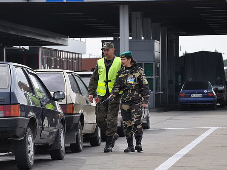 На границе с Польшей образовался затор из 450 автомобилей