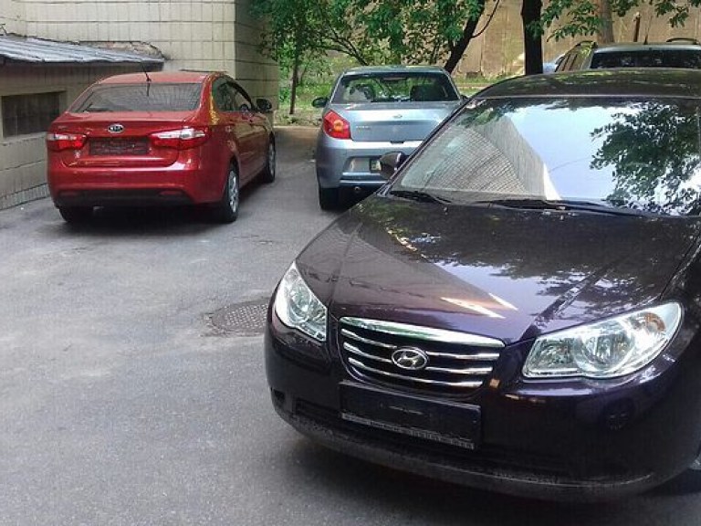 В Киеве мошенники стали снимать номера с автомобилей с целью получить выкуп (ФОТО)
