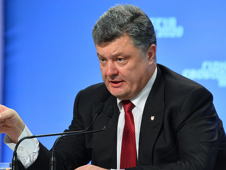 Политолог: Порошенко уже практически создал «семью», как у Януковича – мешает только Аваков
