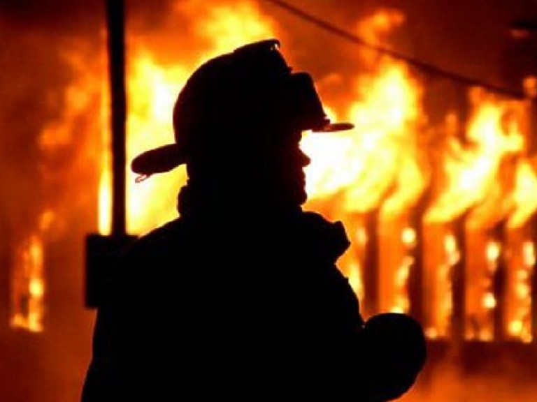 В Киеве в результате замыкания горела заполненная мусором квартира (ФОТО)