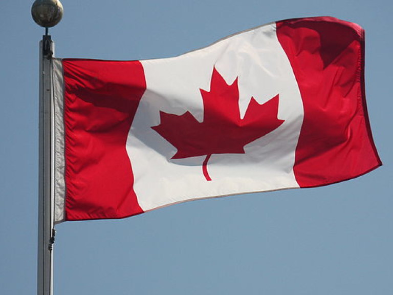 Власти Канады рассмотрят петицию по отмене виз для Украины