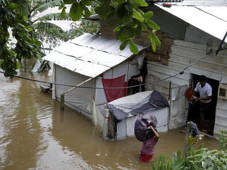 В Шри-Ланке около 5 тысяч граждан покинули дома из-за наводнений и оползней, есть жертвы (ФОТО)
