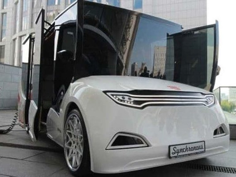 В Киеве презентовали отечественный электромобиль Synchronous (ФОТО)