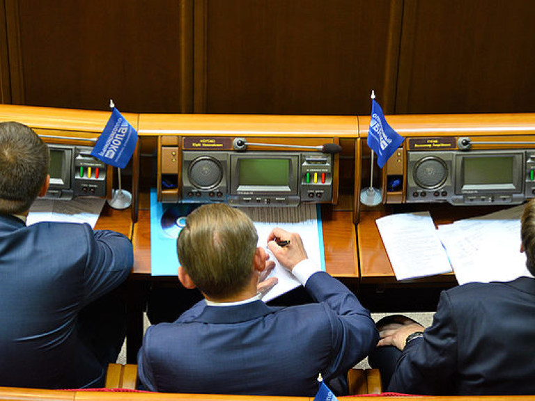 Парубий открыл утреннее заседание Верховной Рады, в зале – 319 народных депутатов