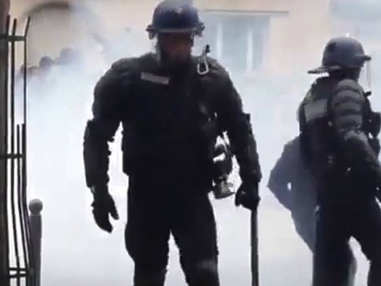 Протесты во Франции: полиция применила газ и задержала 75 человек