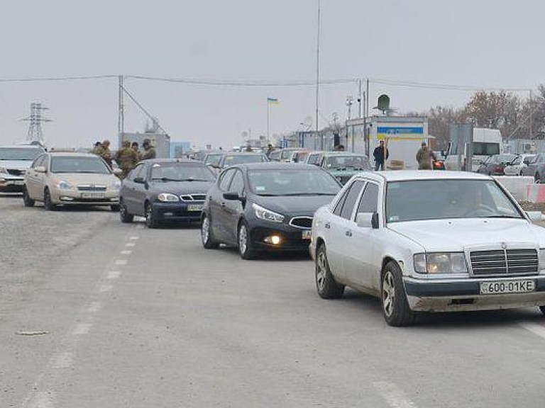 Утром на КПВВ &#171;Марьинка&#187; образовалась очередь из 650 авто