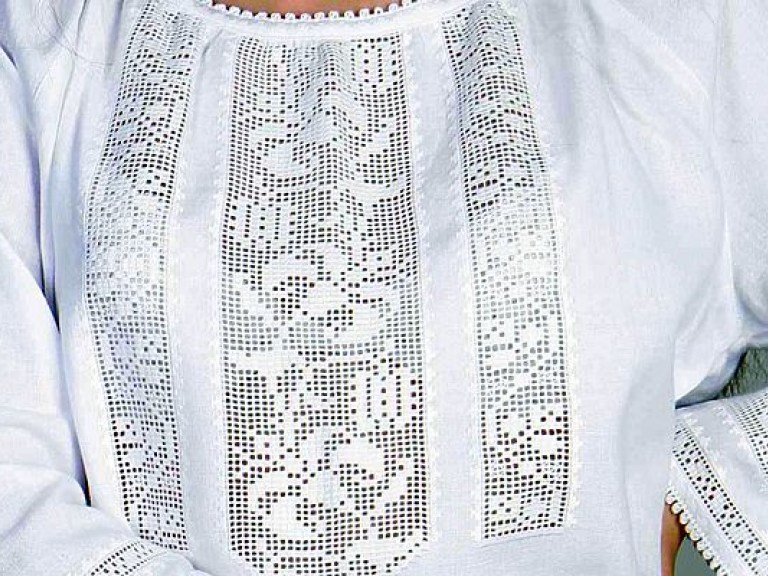 В День вышиванки киевский памятник Лыбеди нарядили в национальную одежду (ФОТО)