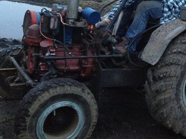 В селе Львовской области перевернулся трактор, погиб несовершеннолетний