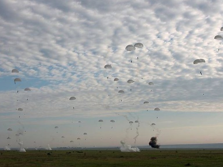 В Николаевской области прошли масштабные военные учения по десантированию (ФОТО)