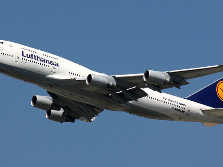 Самолет Lufthansa при посадке едва не столкнулся с беспилотниками
