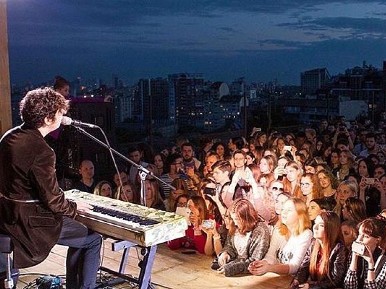 Pianoboy под открытым небом презентовал клип на песню «Родинки»