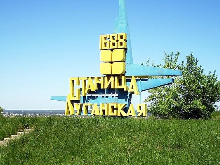 Обстрелян центр Станицы Луганской: перебит газопровод, пострадало здание РГА