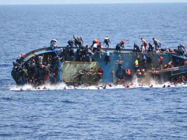 В Средиземном море вновь перевернулась лодка с мигрантами (ФОТО