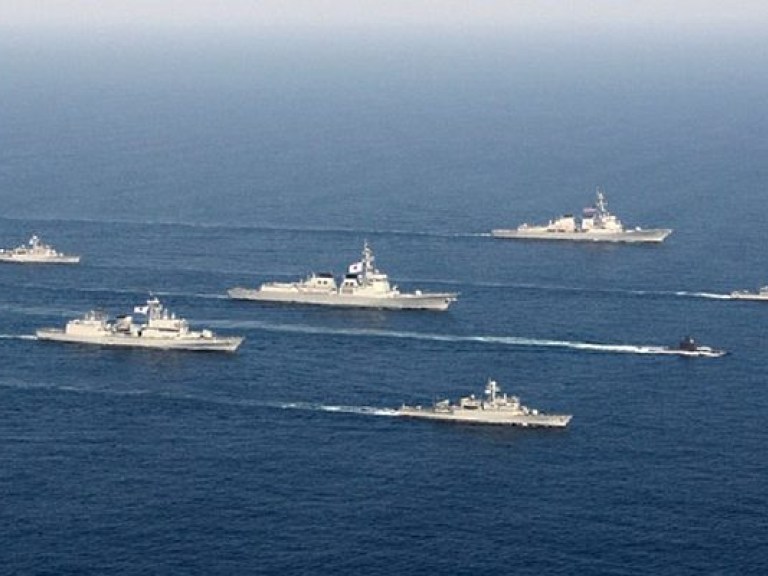 Южная Корея открыла по судну КНДР предупредительный огонь