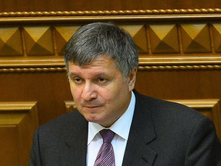 Аваков попросит у Гройсмана дополнительное финансирование для личного состава