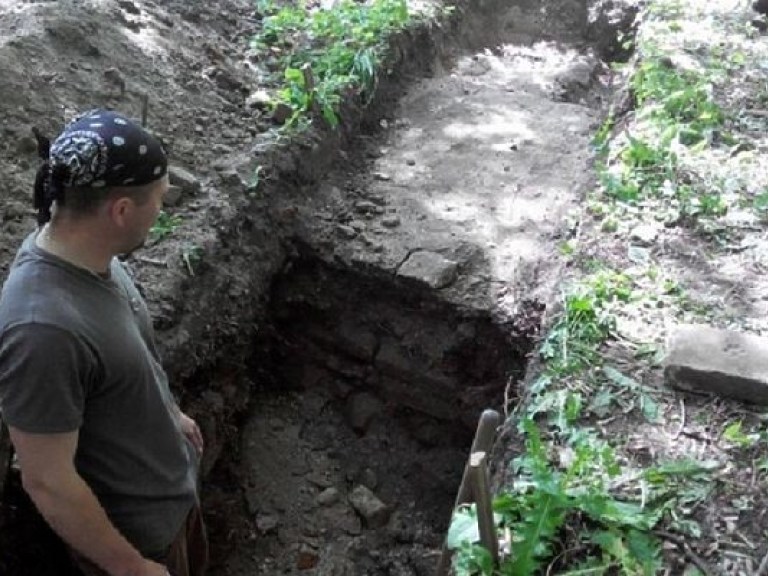 В Ровно археологи нашли посуду, изготовленную до нашей эры