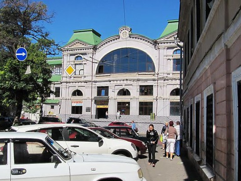 Одессита травмировала упавшая ветка акации (ФОТО)