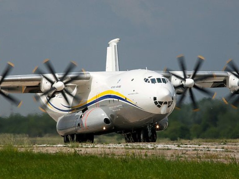 Украинский восстановленный самолет Ан-22 &#171;Антей&#187; поднялся в небо (ФОТО)