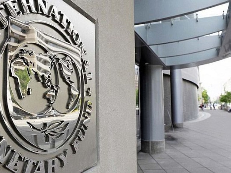 Политолог: Власти уже не откреститься от «меморандумов МВФ» &#8212; с таким рейтингом никто ей не поверит