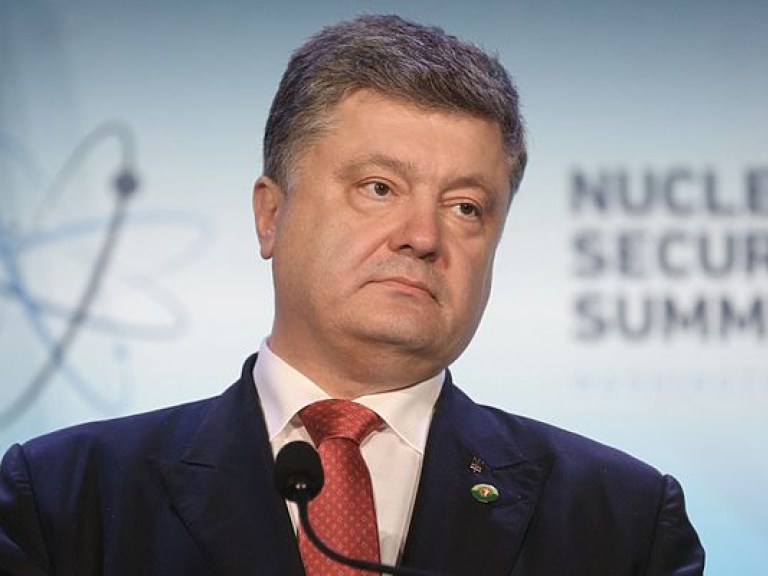 Порошенко пояснил, как в СМИ появились материалы о переводе его активов за рубеж