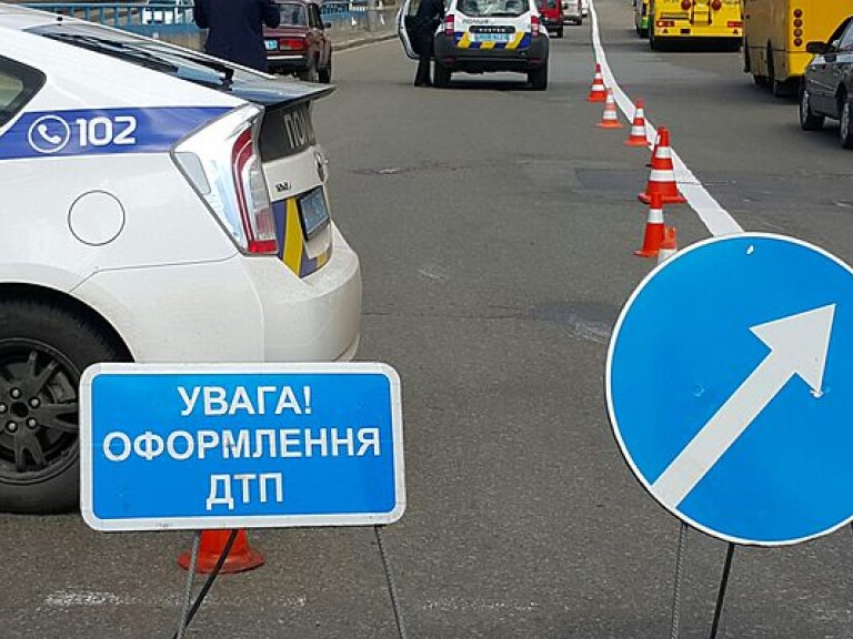 Во Львовской области автомобиль врезался в автобус, есть пострадавшие