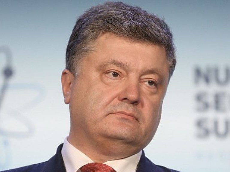 Порошенко: Офшорный скандалом должны заниматься НАБУ и парламентские комитеты