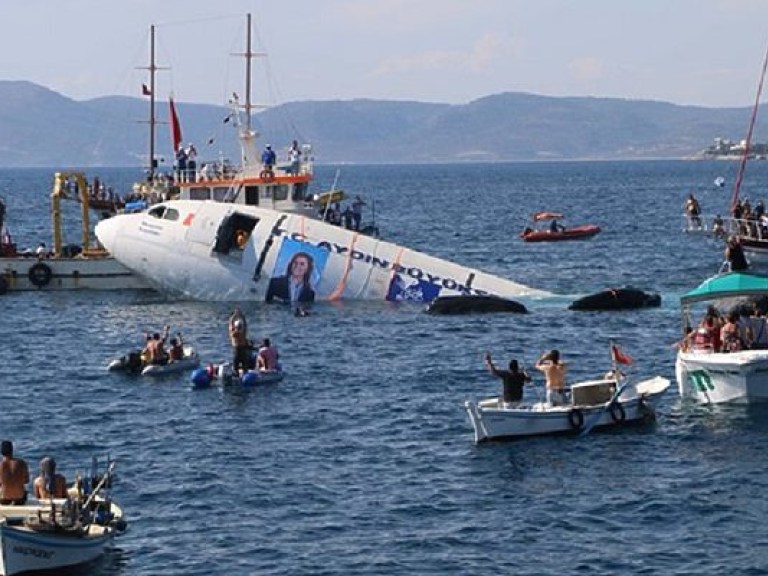В Турции для привлечения туристов затопили самолет Airbus A300  (ФОТО)