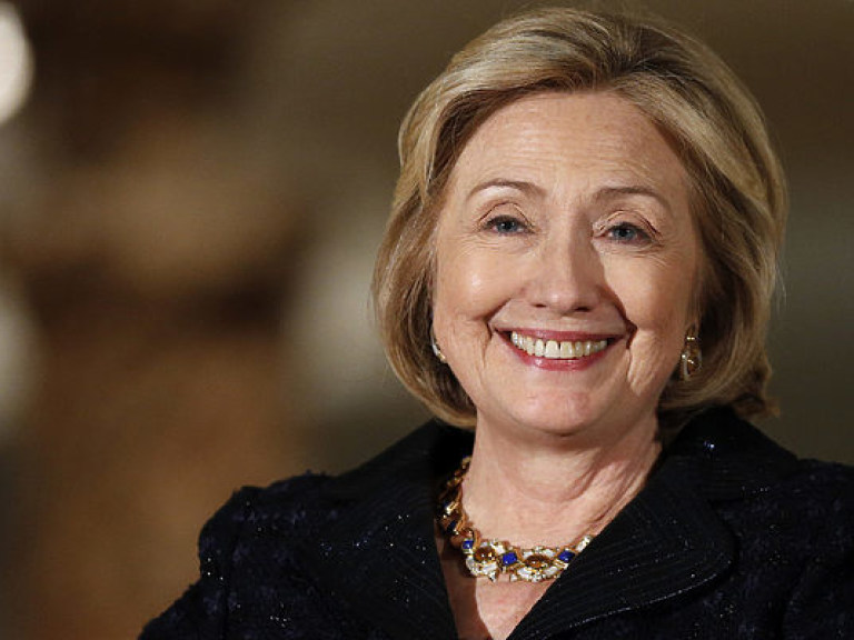 Клинтон получила достаточную поддержку делегатов Демократической партии для выдвижения в президенты