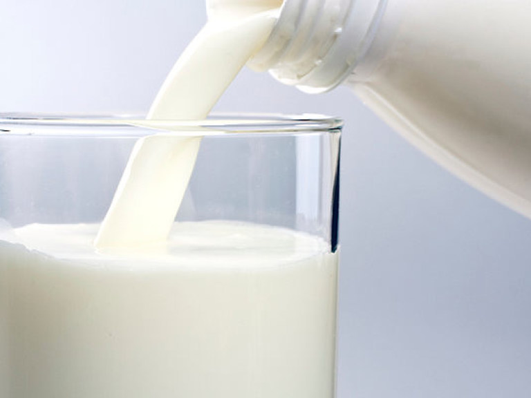 Кефир с куркумой улучшает сон — диетолог