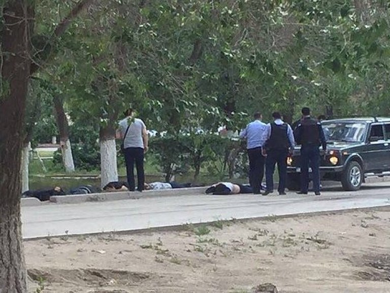 Неспокойный Казахстан: кто стоит за терактами в Актобе?