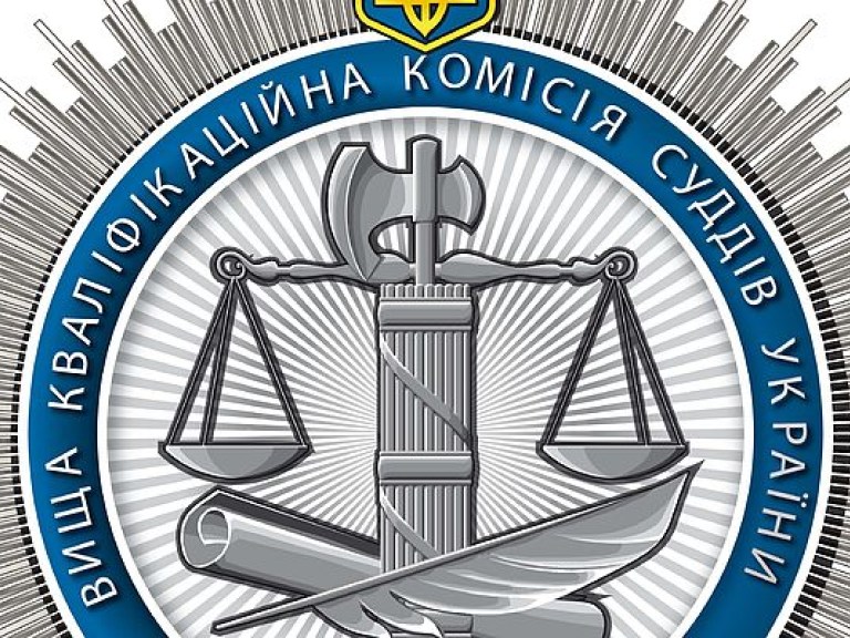 ВККС временно отстранила двух судей