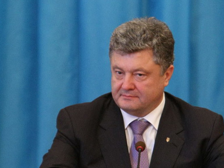 Порошенко подписал указ о праве иностранцев становиться контрактниками украинской армии