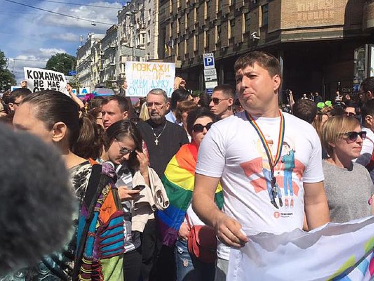 В Киеве возле красного корпуса университета им. Шевченко начался Марш равенства (ФОТО)