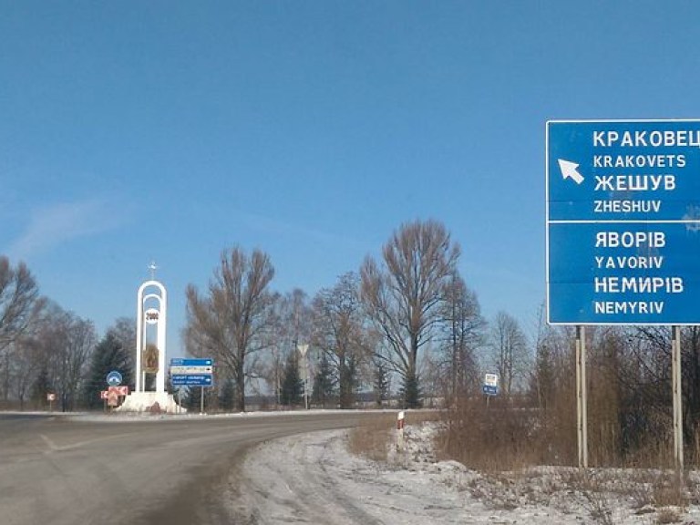 На украинско-польской границе через пункт пропуска &#171;Грушев&#187; приостановили пропуск граждан
