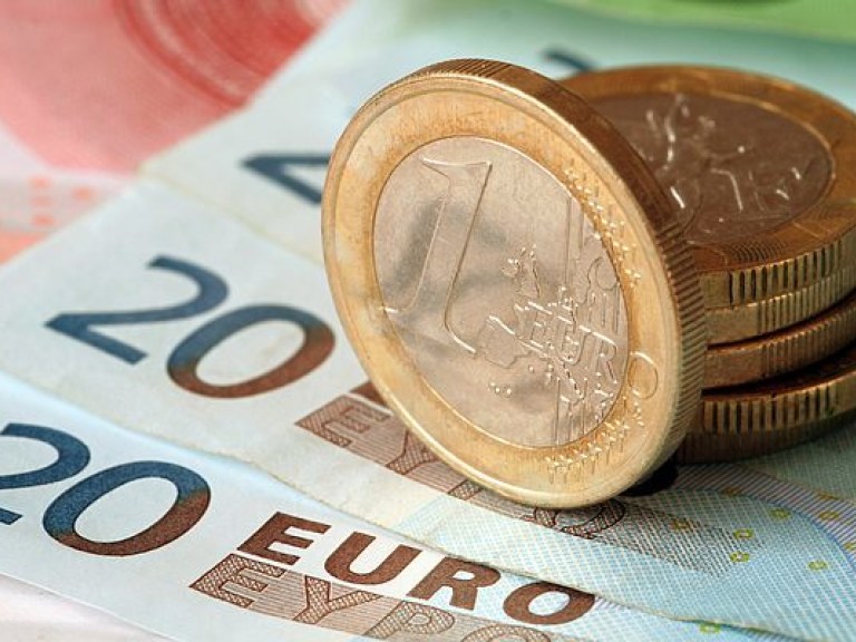 Евро и фунт по отношению к иене упали до рекордно низкого уровня