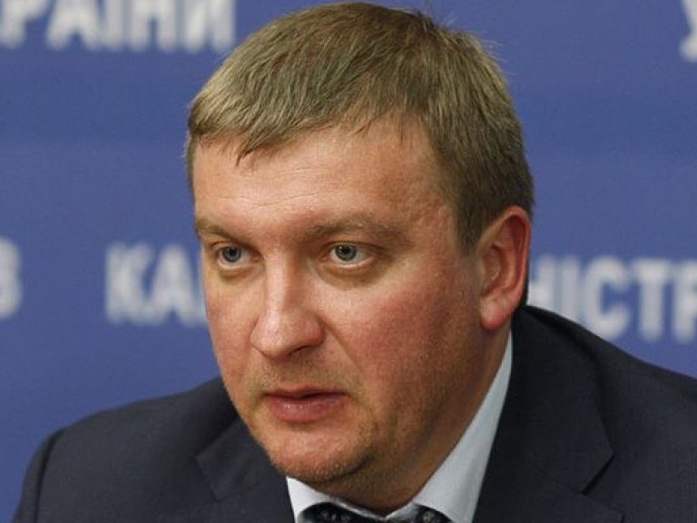 В Раде зарегистрировали документ об увольнении главы Минюста Петренко