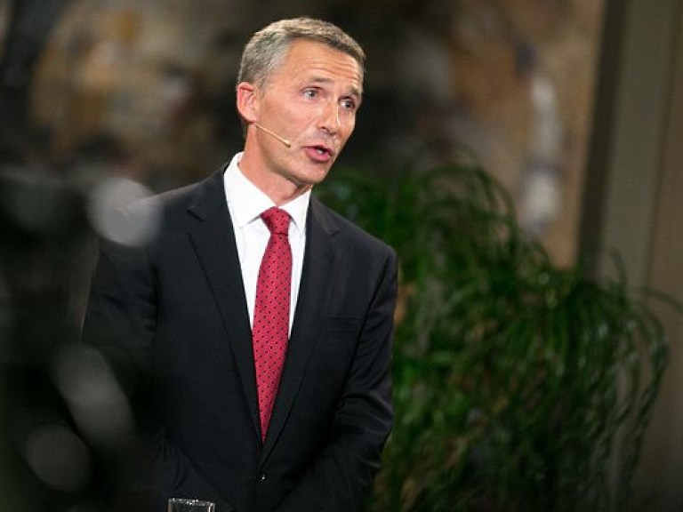 Глава НАТО потребовал вывести войска РФ из Украины