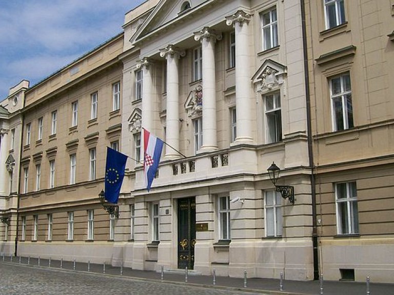 В Хорватии парламент выразил вотум недоверия премьеру страны