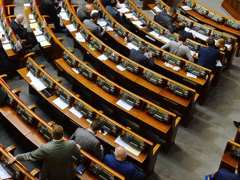 Нардепы призвали Парубия закрыть сессию Рады: фактически  в зале лишь 159 депутатов