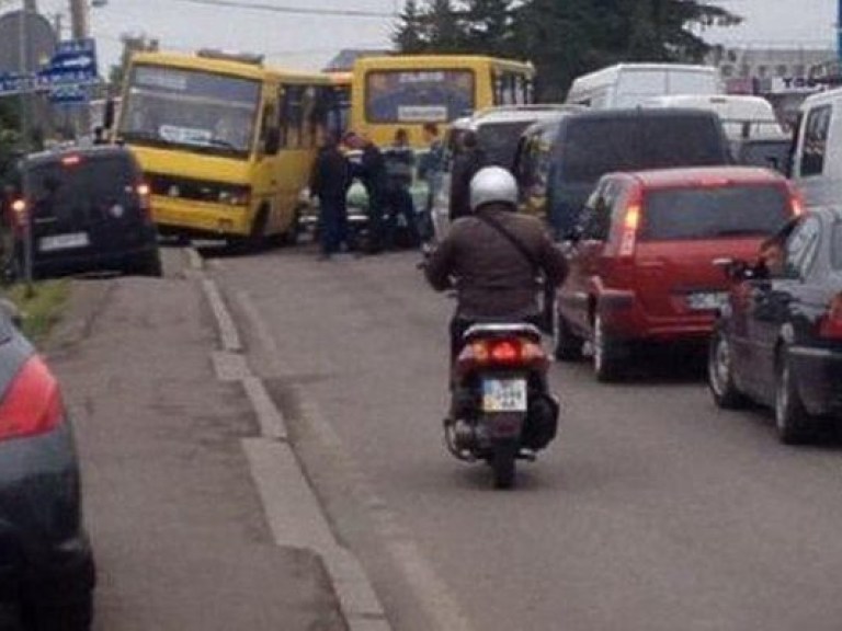 На границе с Польшей в очередях стоят около 300 автомобилей (ФОТО)