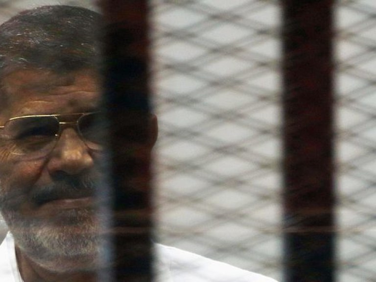 Экс-президента Египта снова приговорили к пожизненному заключению