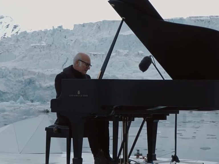 Пианист и композитор в поддержку проекта &#171;Защитим Арктику&#187; выступил на льдине в Северном Ледовитом океане (ФОТО, ВИДЕО)