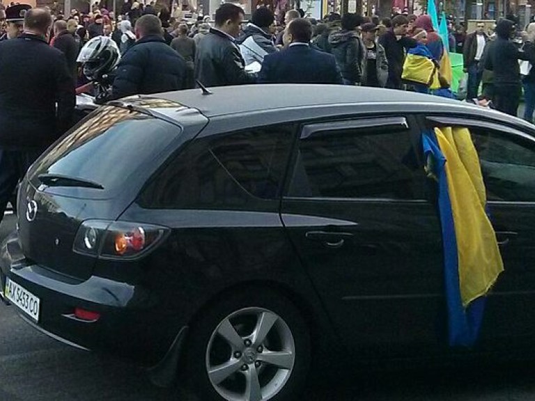 Митингующие против мэра Труханова в Одессе перекрыли дорогу (ФОТО)