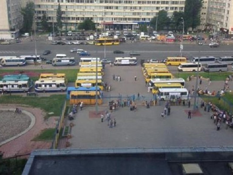 Столичные транспортники требуют отставки губернатора-коррупционера Мельничука (ФОТО)