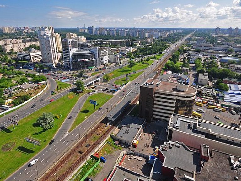 В Киеве на Броварском проспекте частично ограничат движение автотранспорта