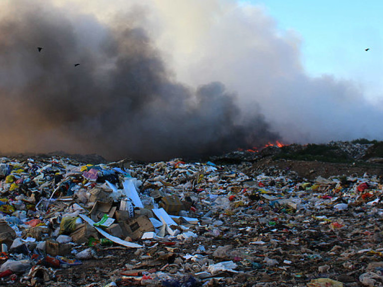 В Николаеве снова горела свалка