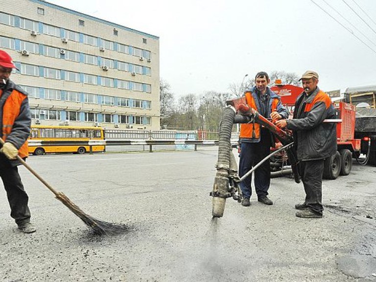 «Укравтодор» провел ямочный ремонт дорог на 4 миллиона гривен