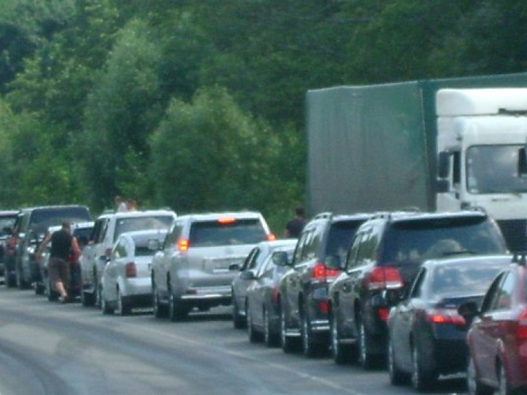 На границе с Польшей в очередях застряли 860 автомобилей