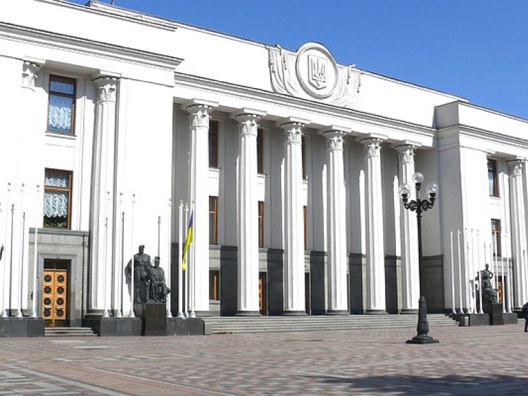 Парубий открыл  торжественное заседание: в Раду пришли Порошенко и экс-президенты Украины