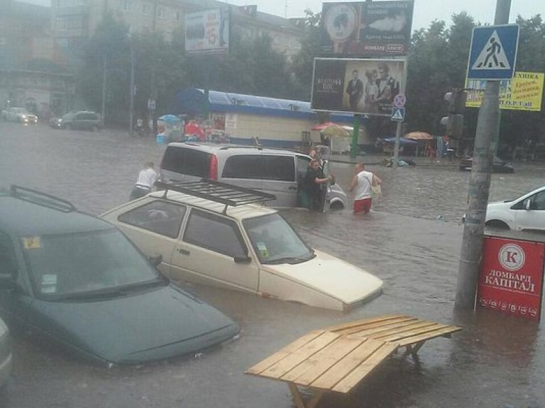 Сильные ливни затопили Хмельницкий и Каменец-Подольский (ФОТО)